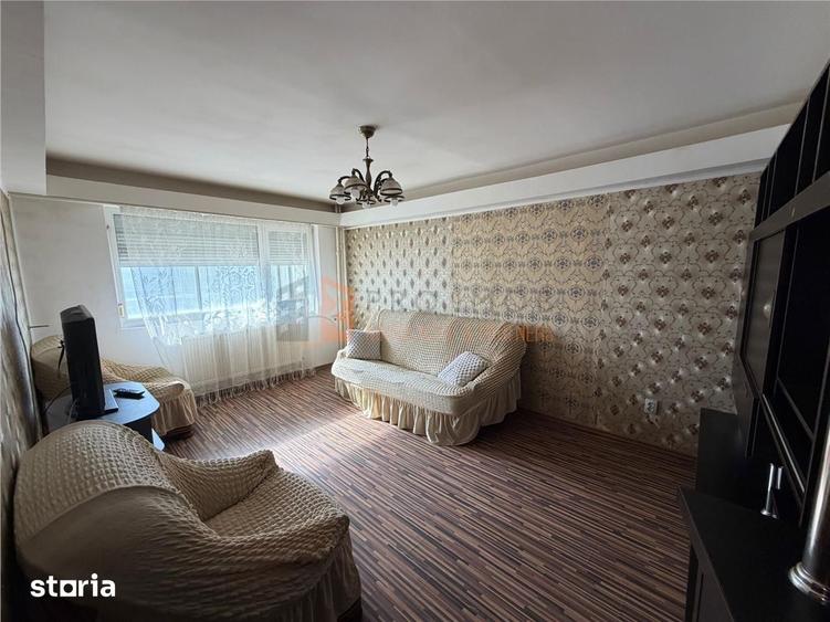 Apartament cu 3 camere decomandat, mobilat în Micro 3