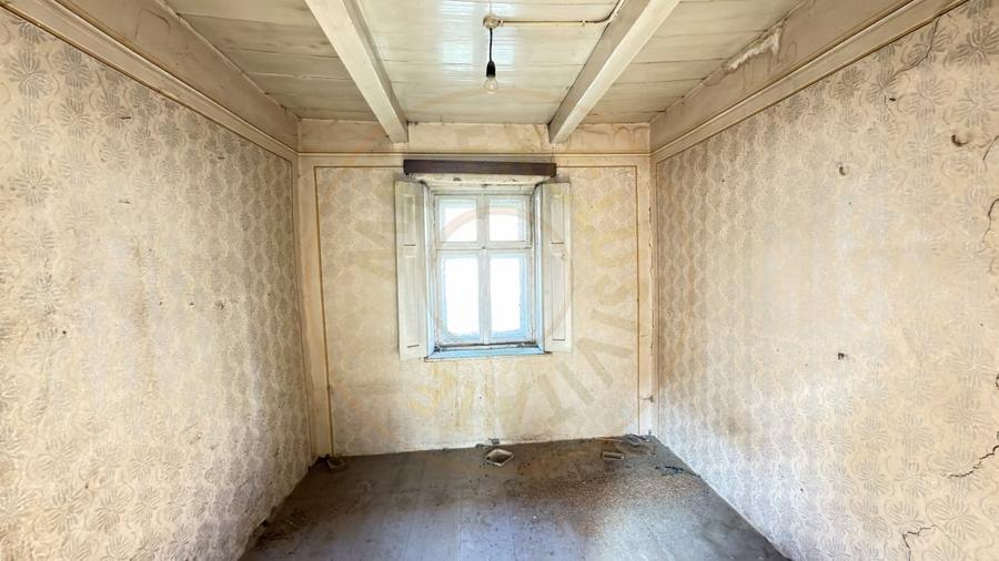 Casă individuală cu 4 camere cu Teren 2948 Mp în Central