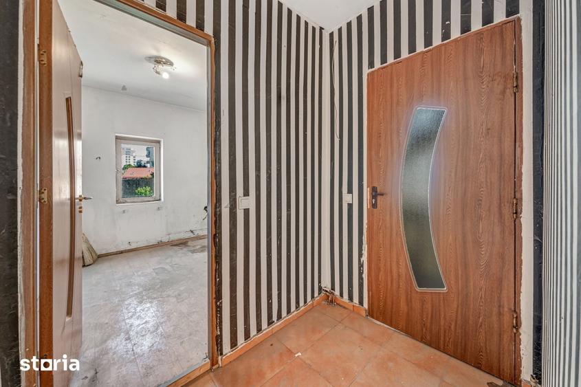 Casă cu 7 camere cu Teren 135 Mp în Vitan