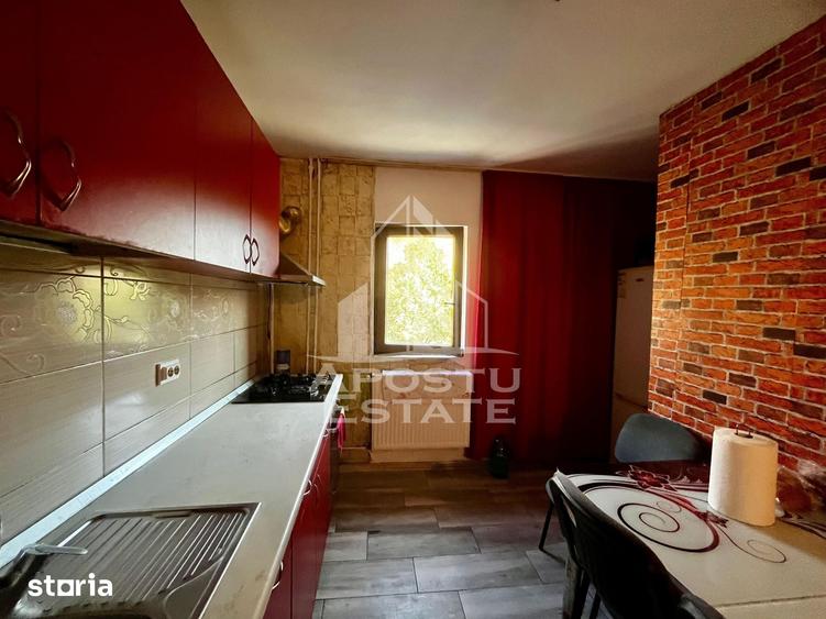 Apartament cu 3 camere semidecomandat în UMT