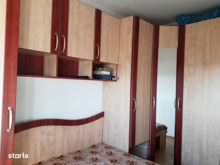 Apartament cu 3 camere decomandat în Berceni