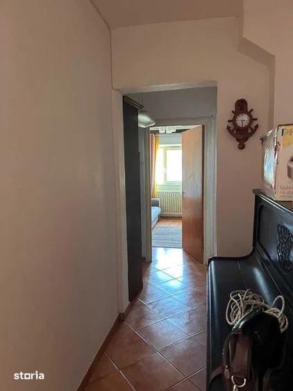 Apartament cu 4 camere decomandat în Tei