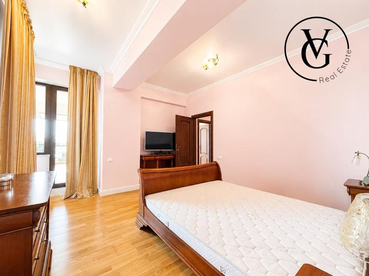 Apartament cu 3 camere semidecomandat, mobilat în Central
