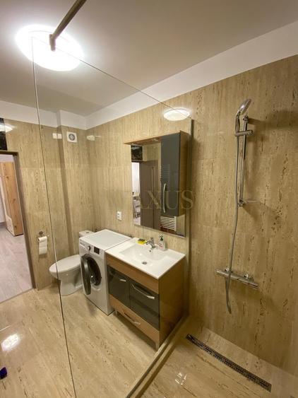 Apartament cu 3 camere semidecomandat, mobilat în Florești