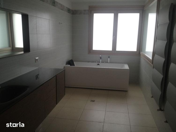Casă cu 5 camere cu Teren 460 Mp în Central