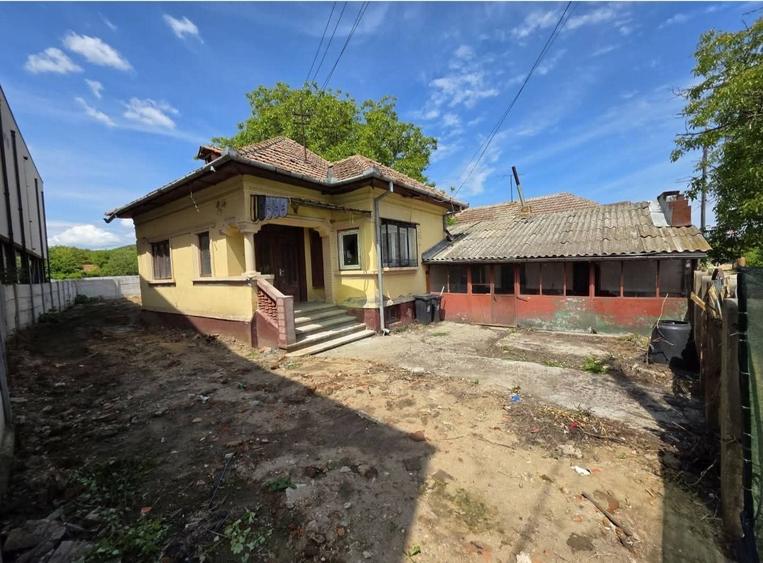 Casă cu 3 camere în Podari