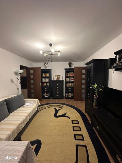 Apartament cu 3 camere semidecomandat în Titan