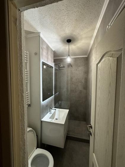 Apartament cu 2 camere semidecomandat în Craiovița Nouă