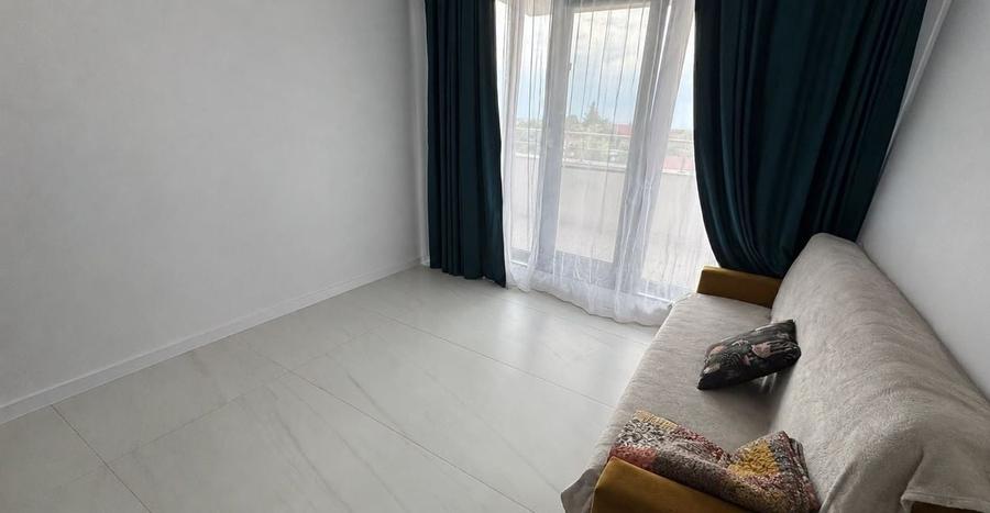 Apartament cu 3 camere semidecomandat în Tunari