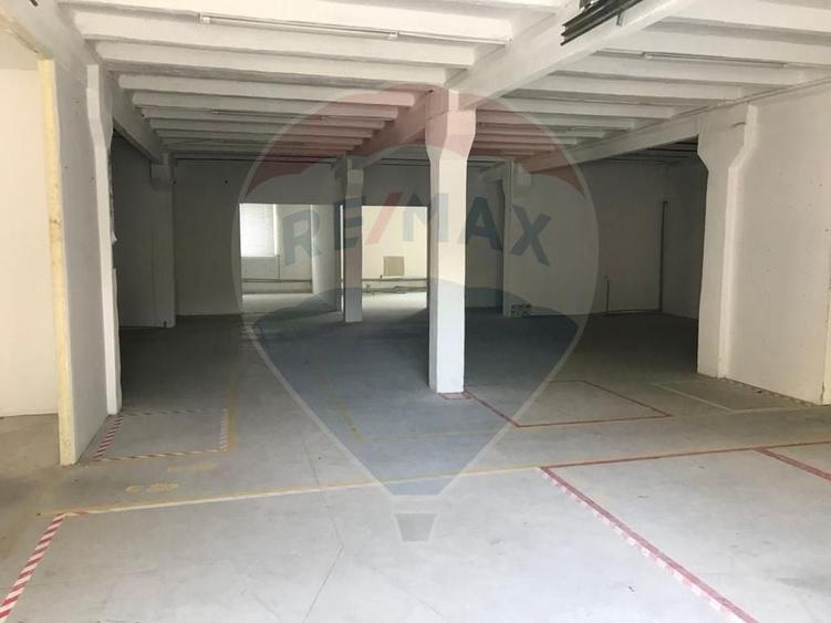 Spațiu industrial, de 500 mp, în Vest