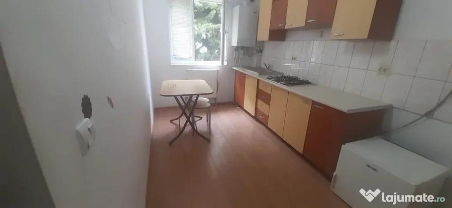 Zona Casa Tineretului, apartament cu o camera, etaj 1 - 1