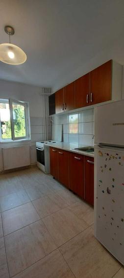 Apartament cu 3 camere decomandat, mobilat în Complex Studențesc
