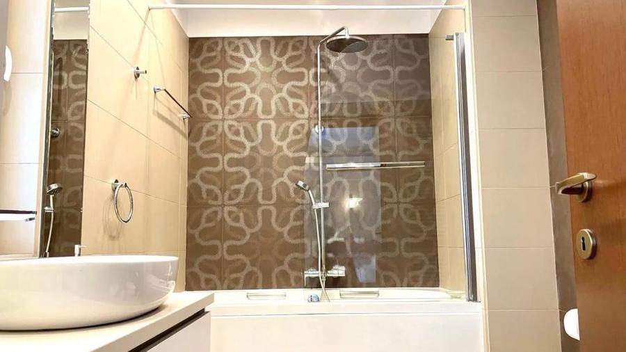 Apartament cu 3 camere semidecomandat, mobilat în Nordului