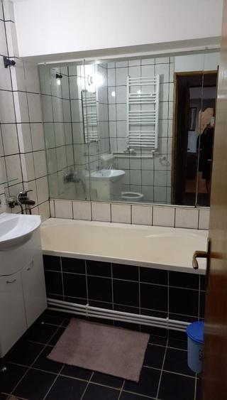 Apartament cu 4 camere decomandat în Ultracentral