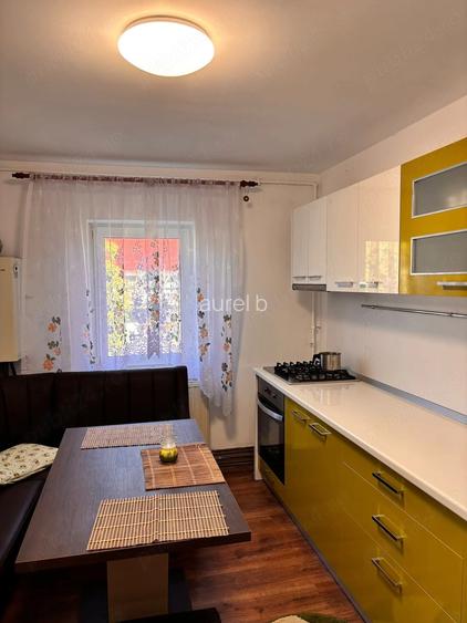Vand apartament 4 camere decomandat, 79 mp, etaj 3 4 Lupeni, Barbateni