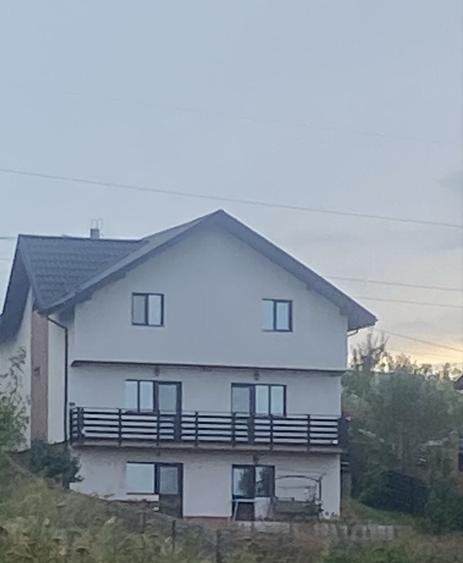 Casă cu 4 camere în Păun