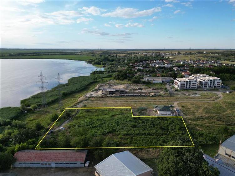Teren Construcții intravilan de 9000 mp, în Vest