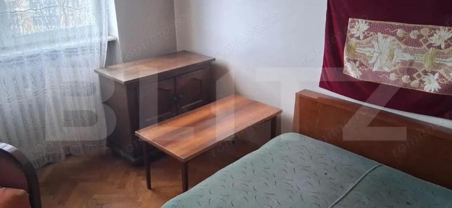 Apartament cu 4 camere decomandat în Central