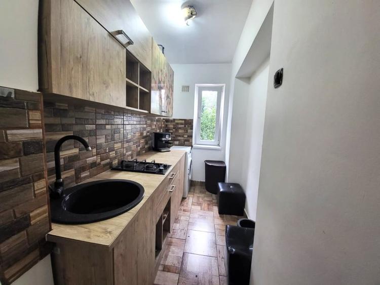 Apartament cu 2 camere semidecomandat în Podu Roș