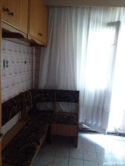 Apartament cu 3 camere decomandat în Eremia