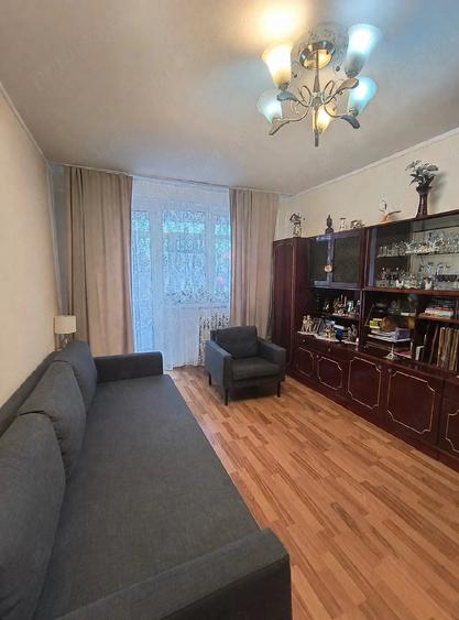 Apartament cu 3 camere decomandat, mobilat în Drumul Taberei