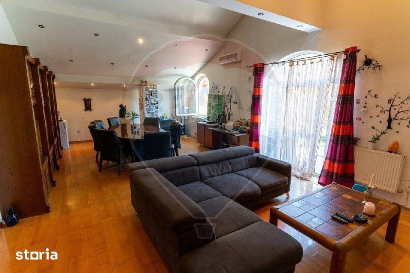 Spațiu comercial, de 700 mp, în Central