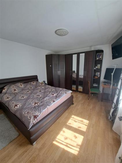 Casă cu 6 camere cu Canalizare în Bucium