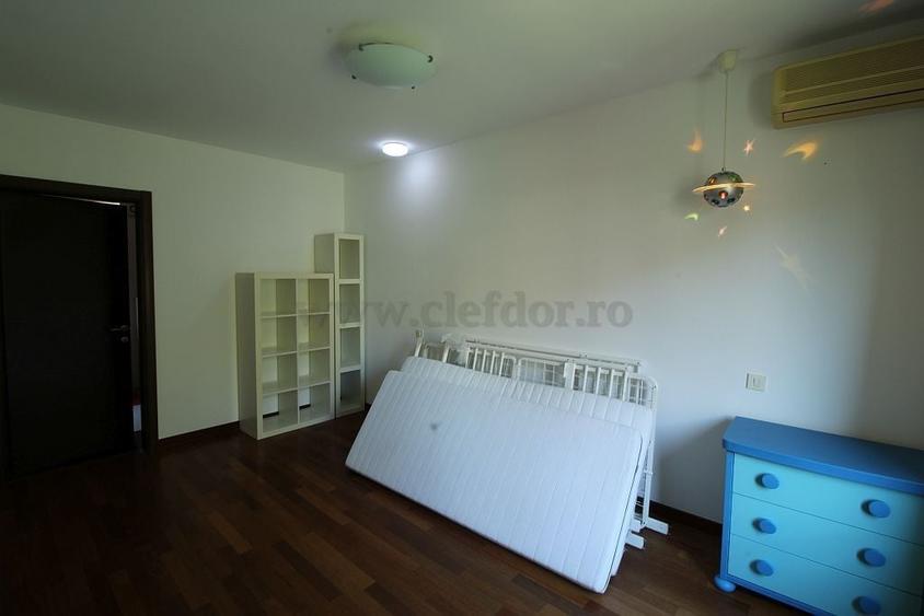 Casă individuală cu 5 camere cu Canalizare în Pipera