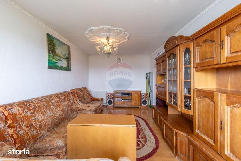 Apartament cu 3 camere decomandat, mobilat în Narcisa