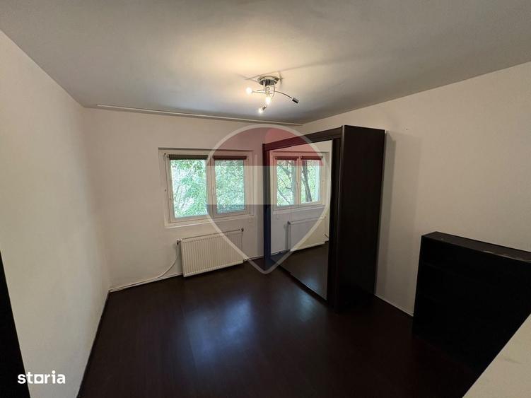 Apartament cu 4 camere semidecomandat în Traian