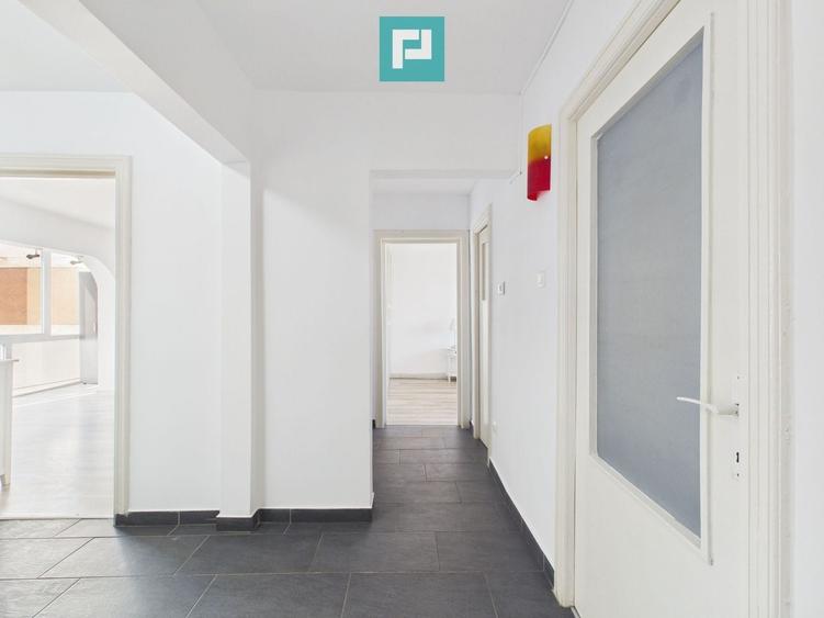 Apartament cu 3 camere, mobilat în Central