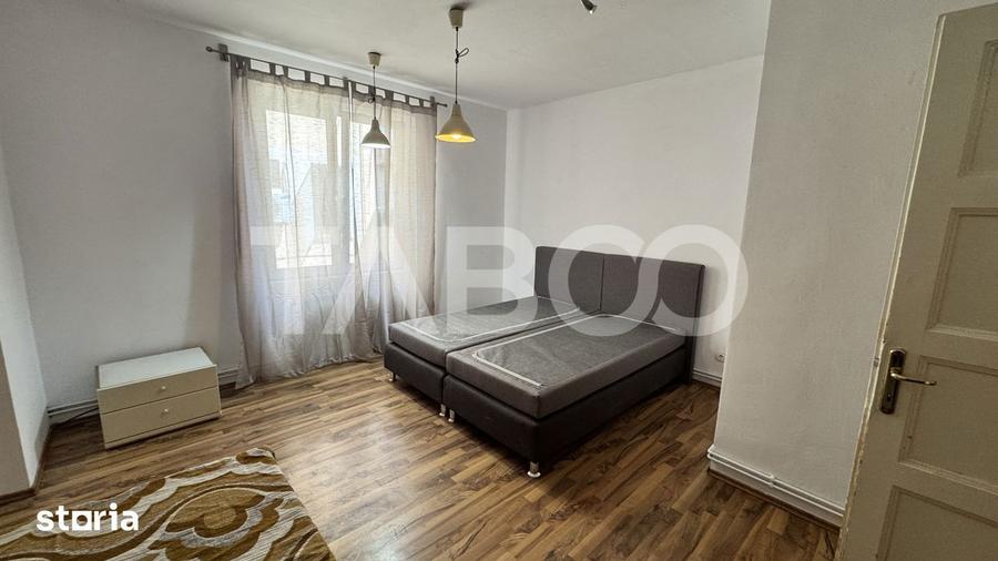 Apartament cu 3 camere nedecomandat, mobilat în Central