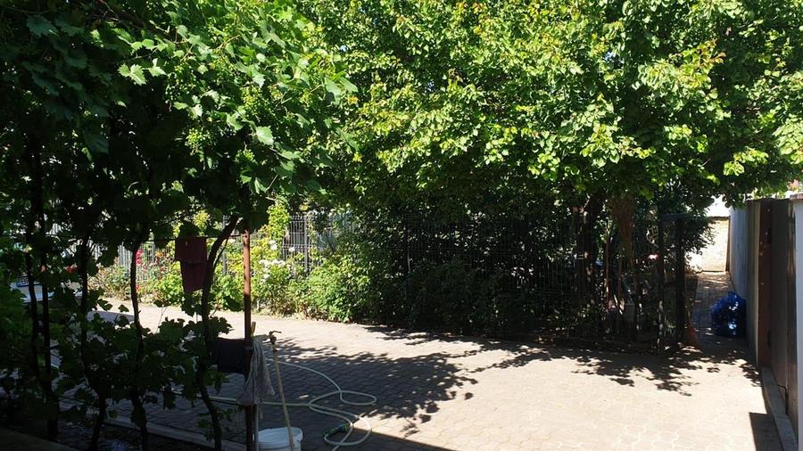 Casă individuală cu 3 camere cu Canalizare în Chiscani