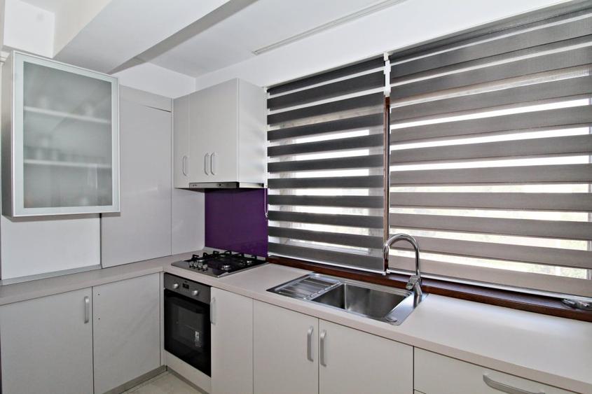 Apartament cu 3 camere semidecomandat în Km 4