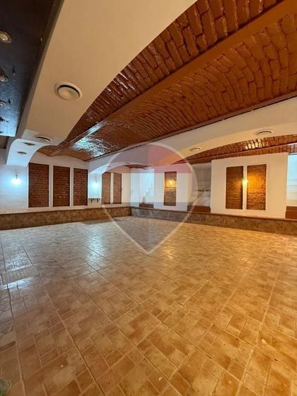 Spațiu comercial, de 88.699996948242 mp, în Central