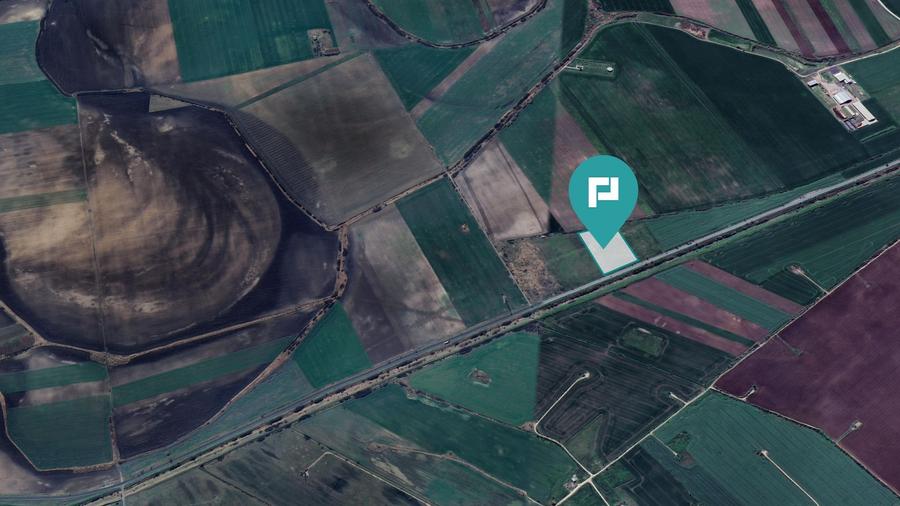Teren agricol extravilan de 22500 mp, în Est