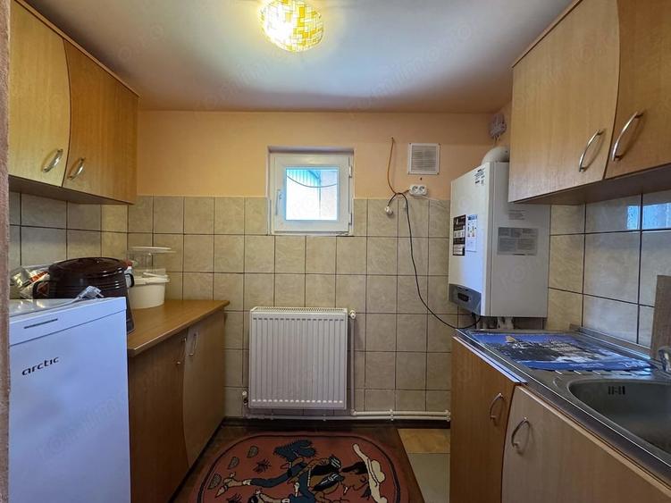 Casă cu 4 camere cu Teren 1153 Mp în Central