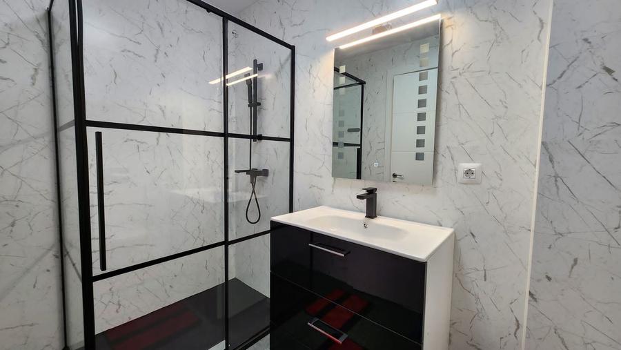 Apartament cu 3 camere decomandat, mobilat în Barbu Văcărescu