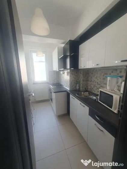 Apartament cu 3 camere semidecomandat în Central
