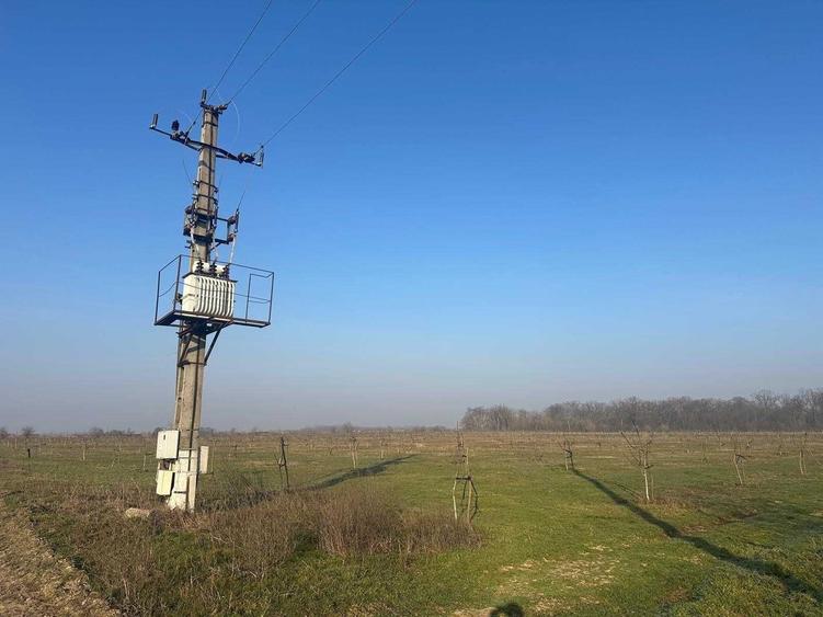 Teren de 749000 mp, în Bucești