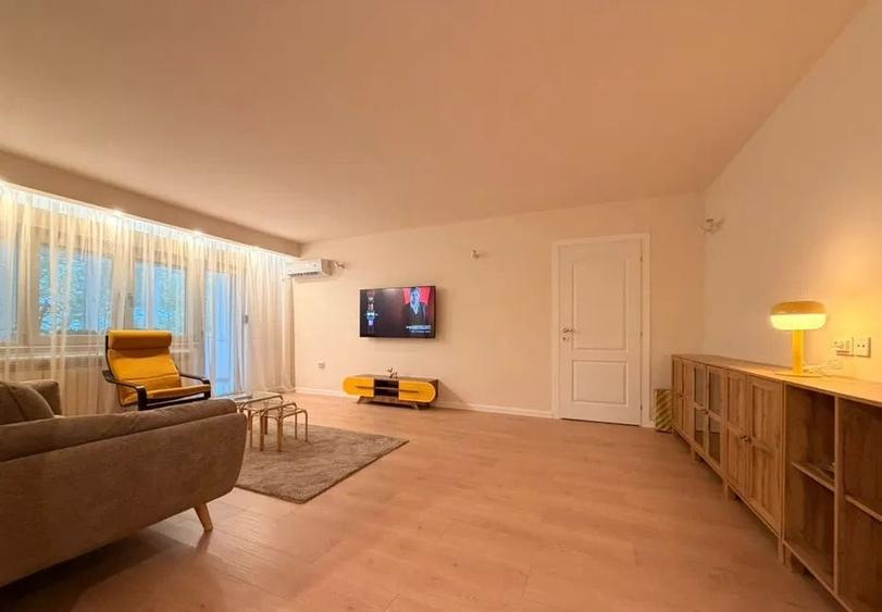 Apartament cu 4 camere decomandat, mobilat în Aviatorilor