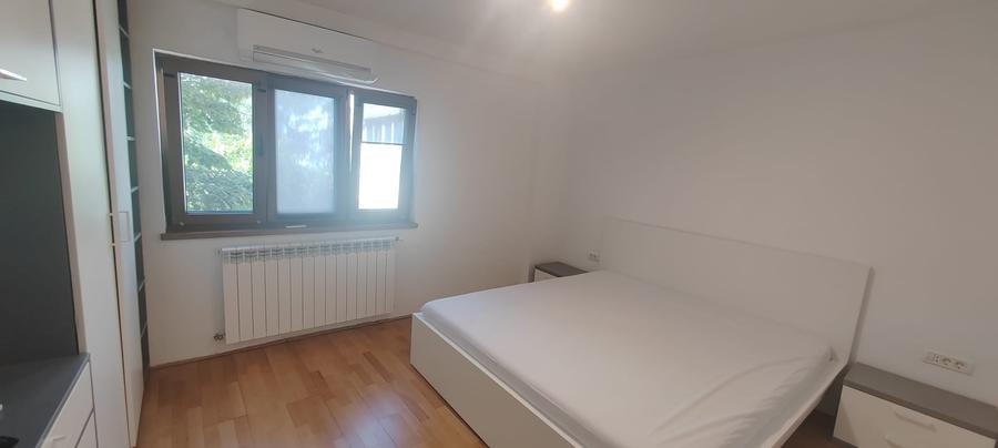 Apartament cu 3 camere decomandat în Drumul Sării