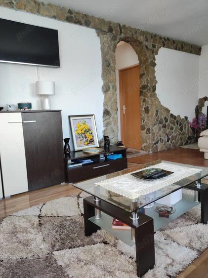Casă cu 5 camere în Central