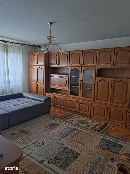 Apartament cu 3 camere decomandat în Carpați 2