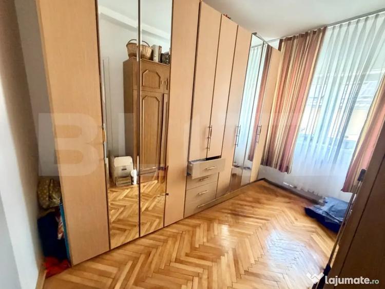 Casă cu 7 camere cu Teren 100 Mp în Cetate