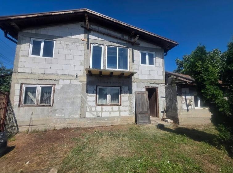 Casă cu 3 camere cu Teren 1080 Mp în Blejești