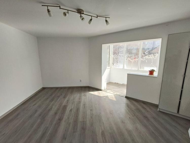 Birou, de 56.450000762939 mp, în Central