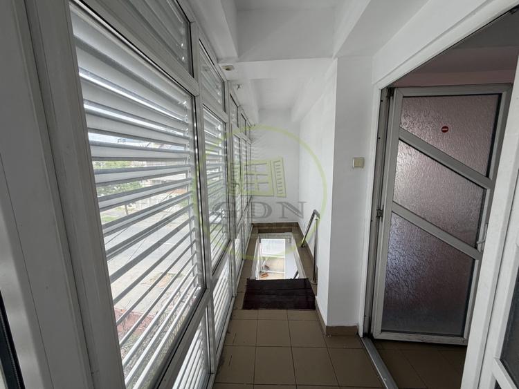 Spațiu comercial, de 307.85000610352 mp, în 1 Mai
