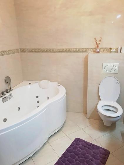 Apartament cu 4 camere decomandat în Central