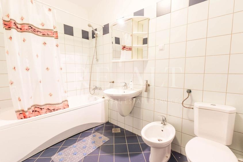 Apartament cu 3 camere semidecomandat, mobilat în Ștefan cel Mare